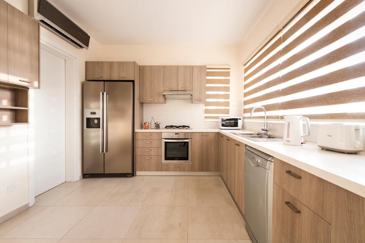 Resitour - Perneri Four Bedroom Villa Paphos Luaran gambar