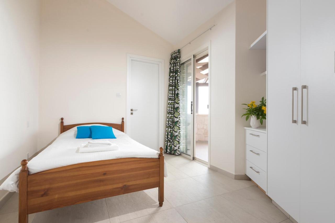 Resitour - Perneri Four Bedroom Villa Paphos Luaran gambar